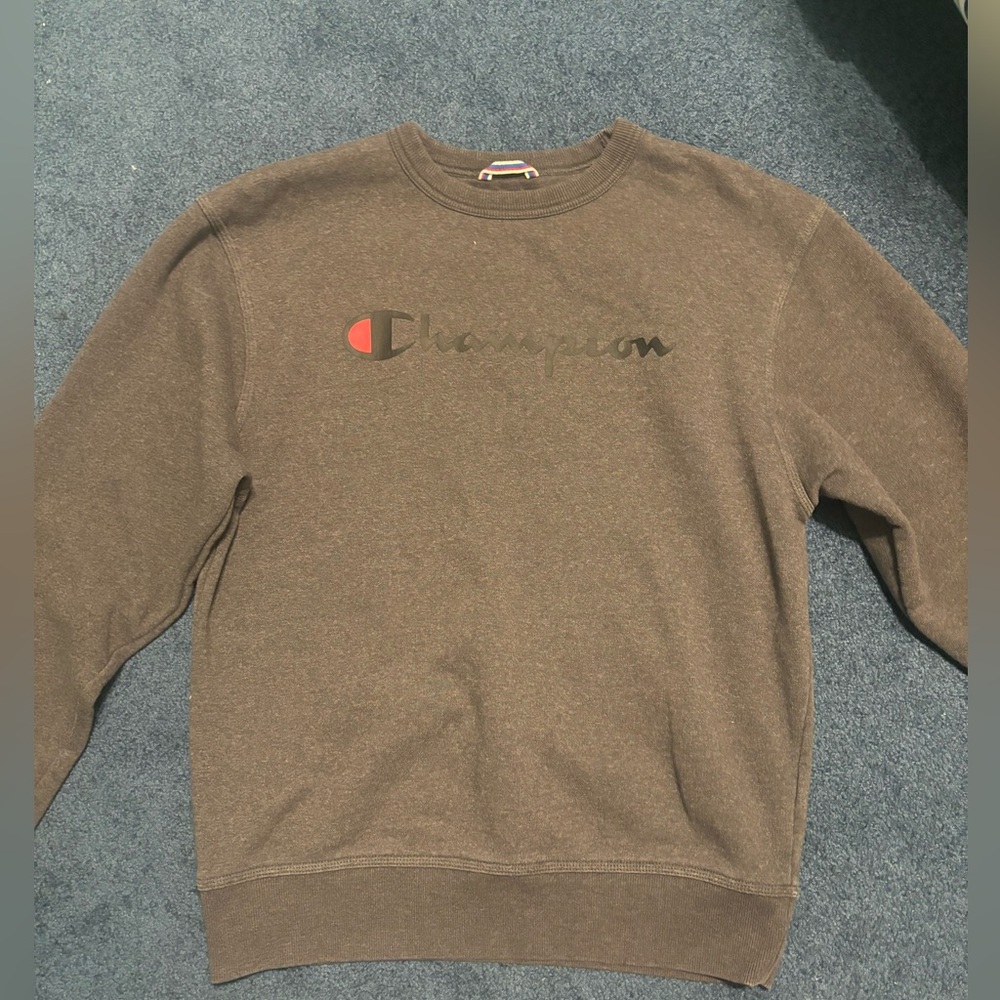 Men’s charcoal champion sweatshirt. Size medium. In excellent condition.